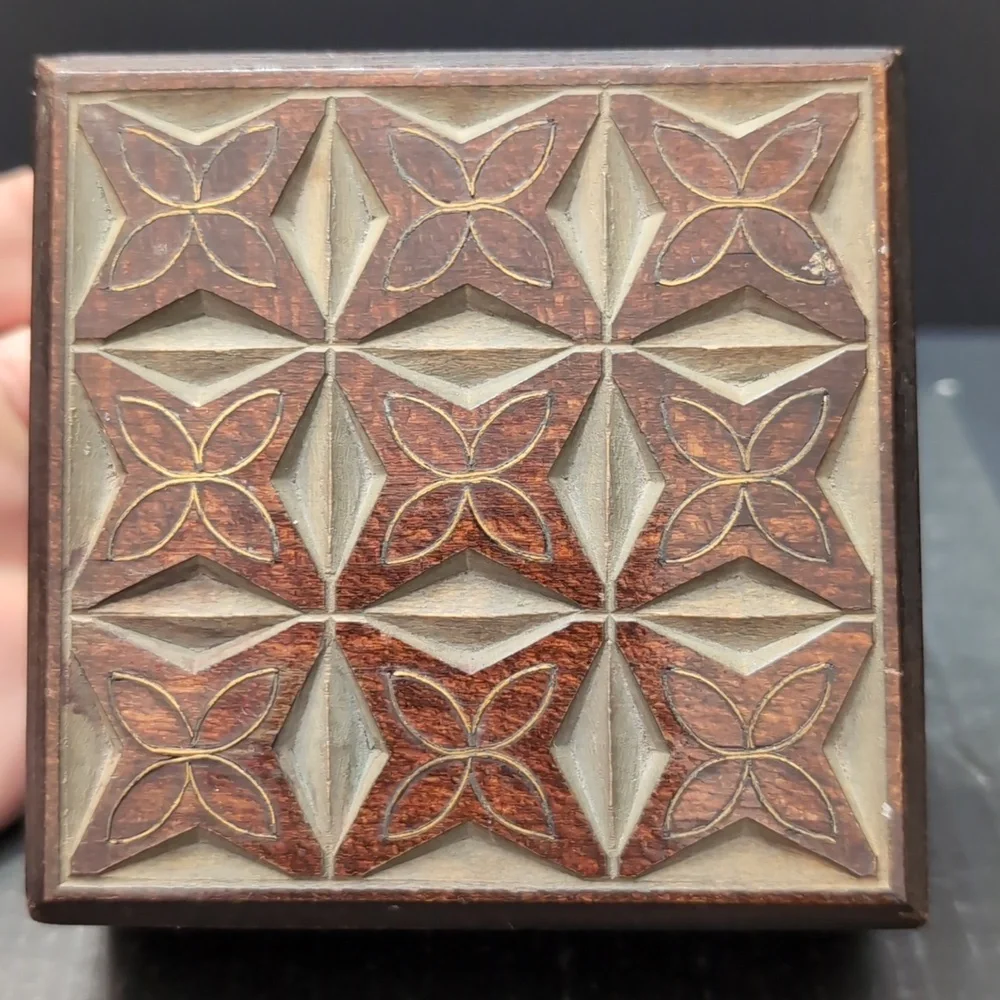 VGT, Handcrafted Wooden,Lidded Trinket Box with Marquetry Inlay. - Picture 3 of 10